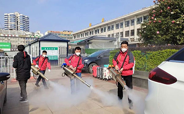 汉坤消毒团队在三湘大市场消毒